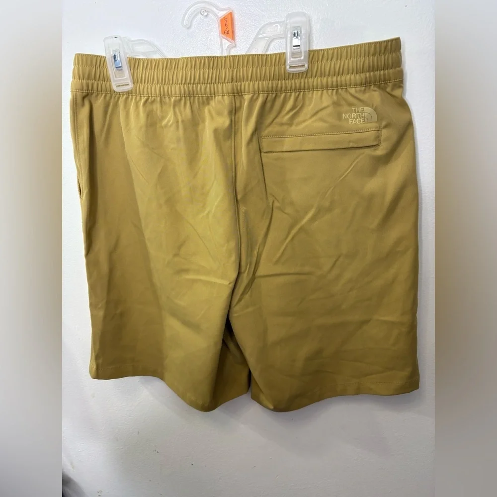 Light stride north face short size 30